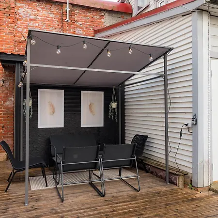 Old Town With Patio Appartamento Pärnu